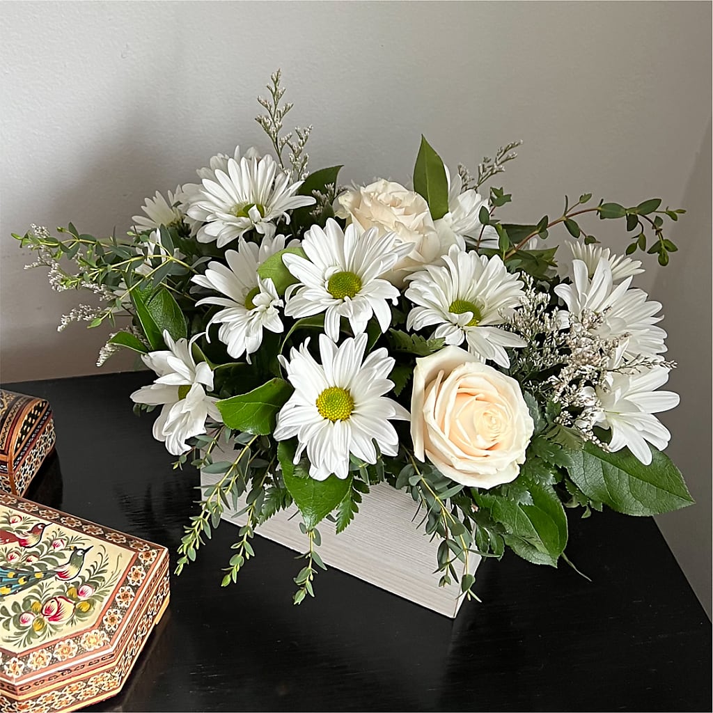 Fresh Linen Box Bouquet –  Dreamy Flowers Llc, Wesley Chapel FL