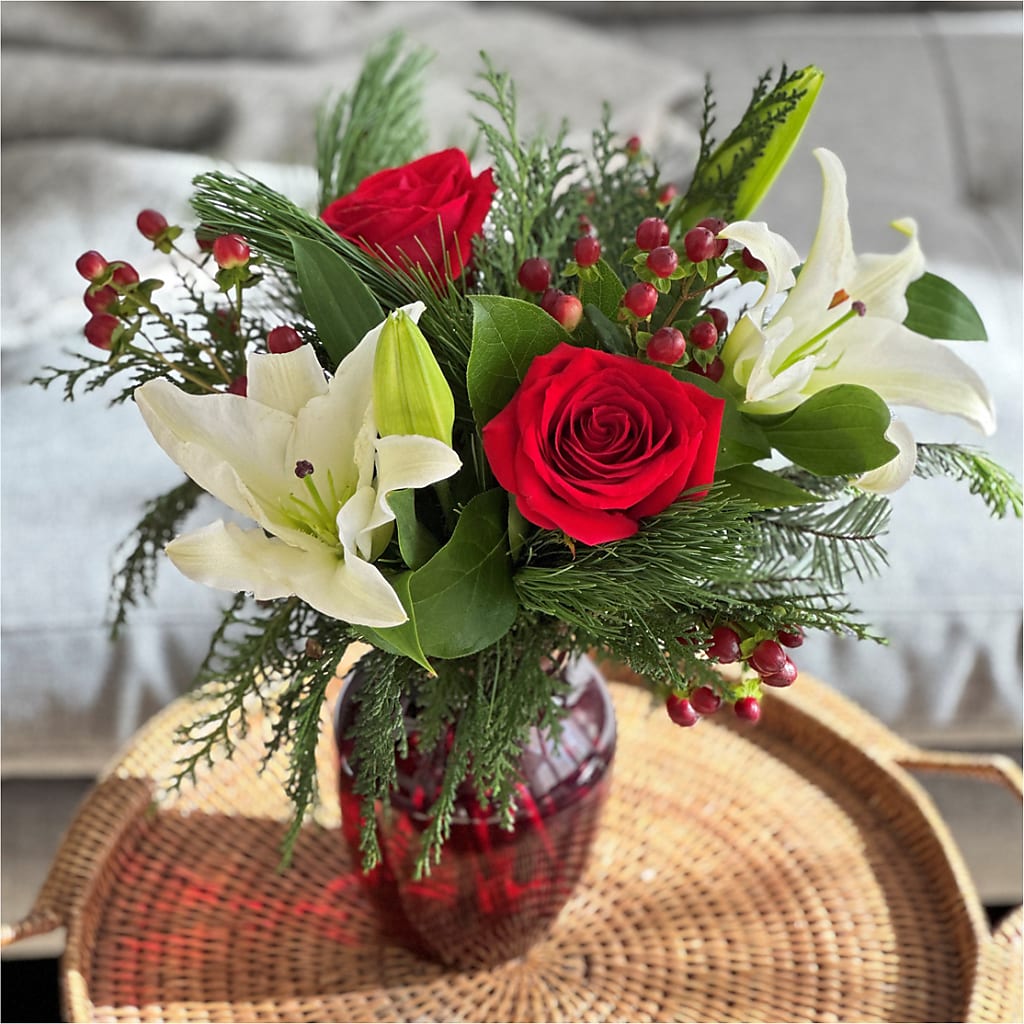 Evergreen Delight Bouquet –  Dreamy Flowers Llc, Wesley Chapel FL